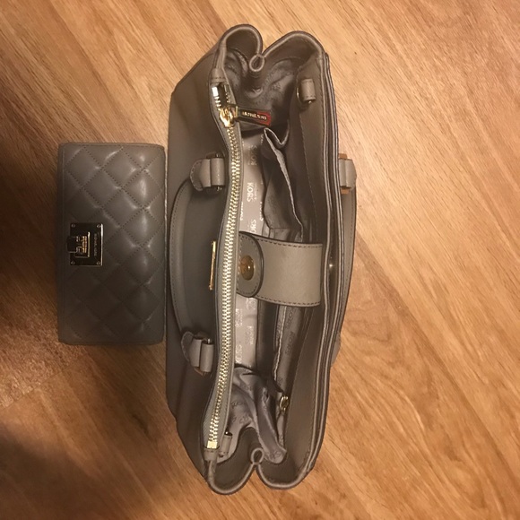 NEW WITHOUT TAGS MICHAEL KORS BAG AND WALLET - Picture 3 of 4